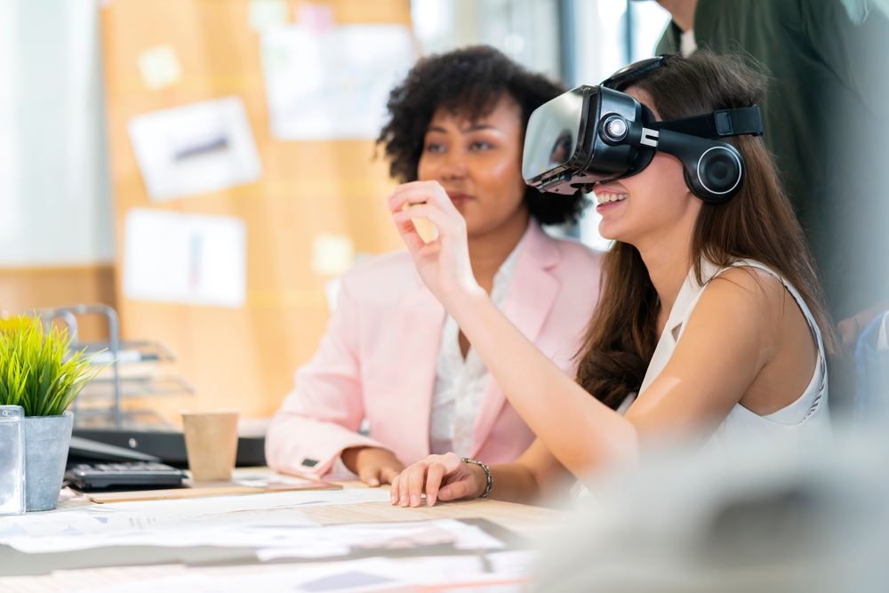 Group,Of,Millennial,Male,And,Female,Multiethnic,Using,Vr,Goggle