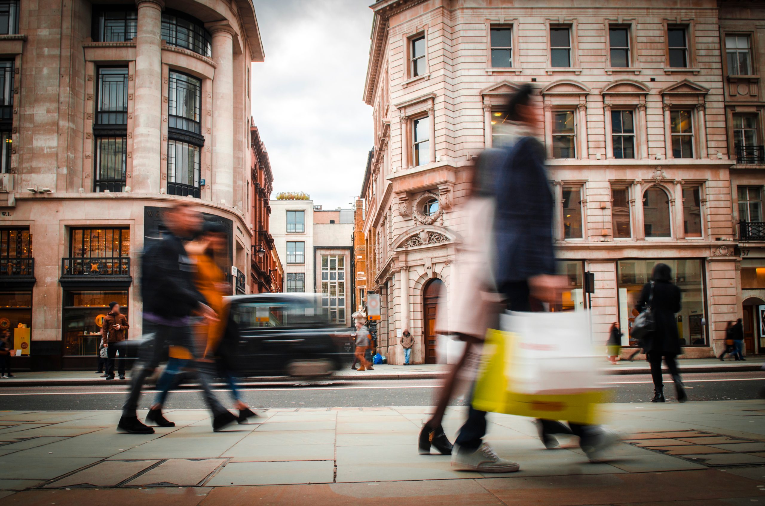 Motion,Blurred,Shoppers,Carrying,Shopping,Bags,On,Regent,Street,,London.